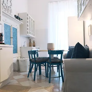 Comecasa 2 Bedrooms In Via Curtatone , Milan Italy